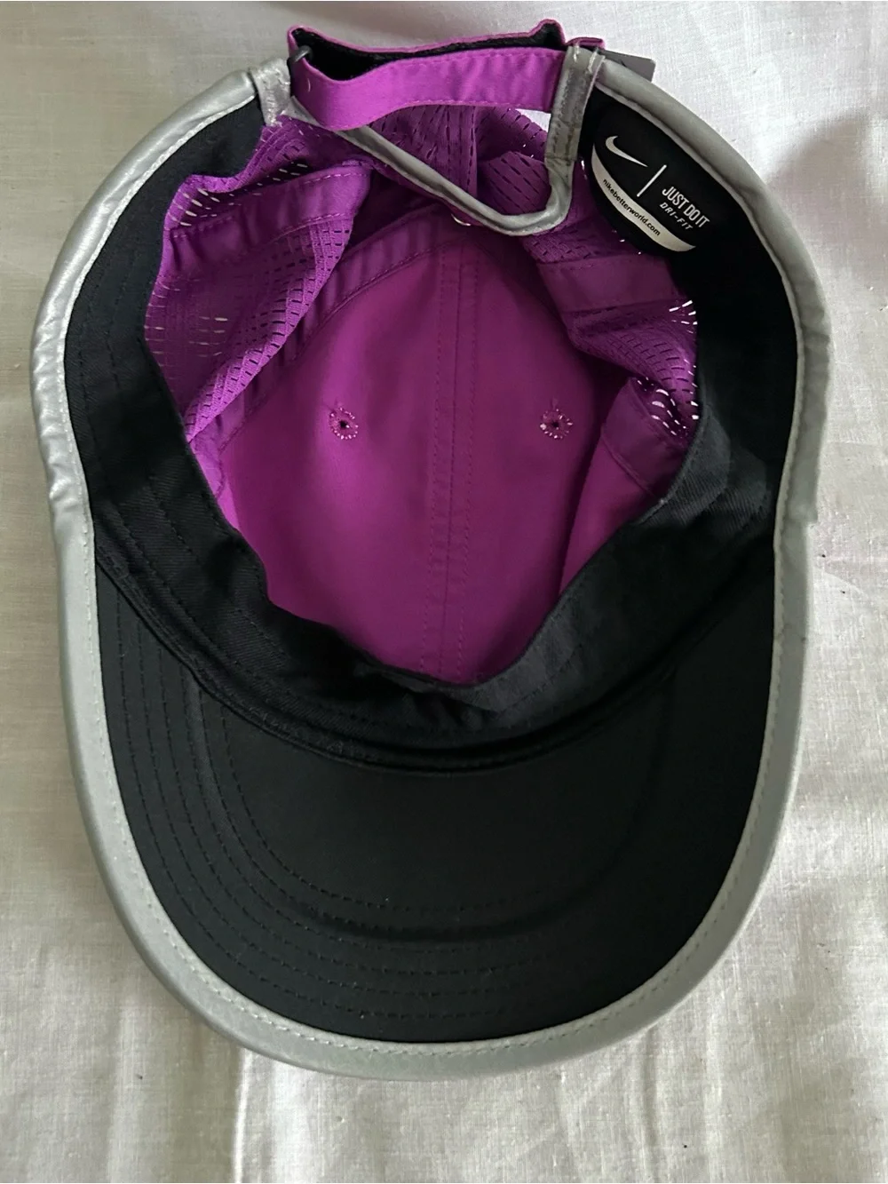 NIKE Featherlight Dri-FIT Performance Running Golf Tennis Cap Hat Magenta/Purple